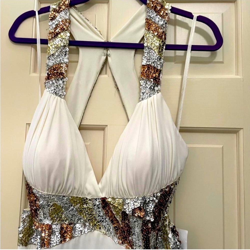 Gorgeous Marilyn Monroe style white gown with 3 tone embellishments!